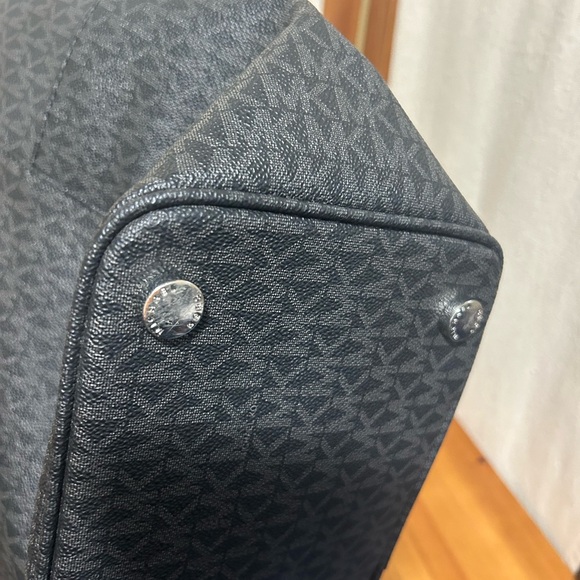 Michael Kors Signature Tote - Picture 14 of 14